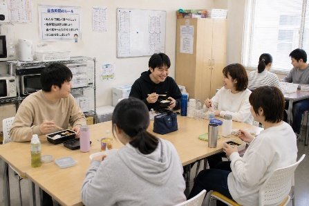 昼食のようす